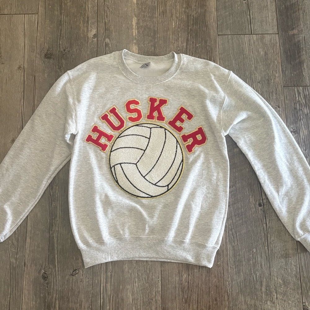 Gildan Nebraska Husker Volleyball Sweatshirt Size Small